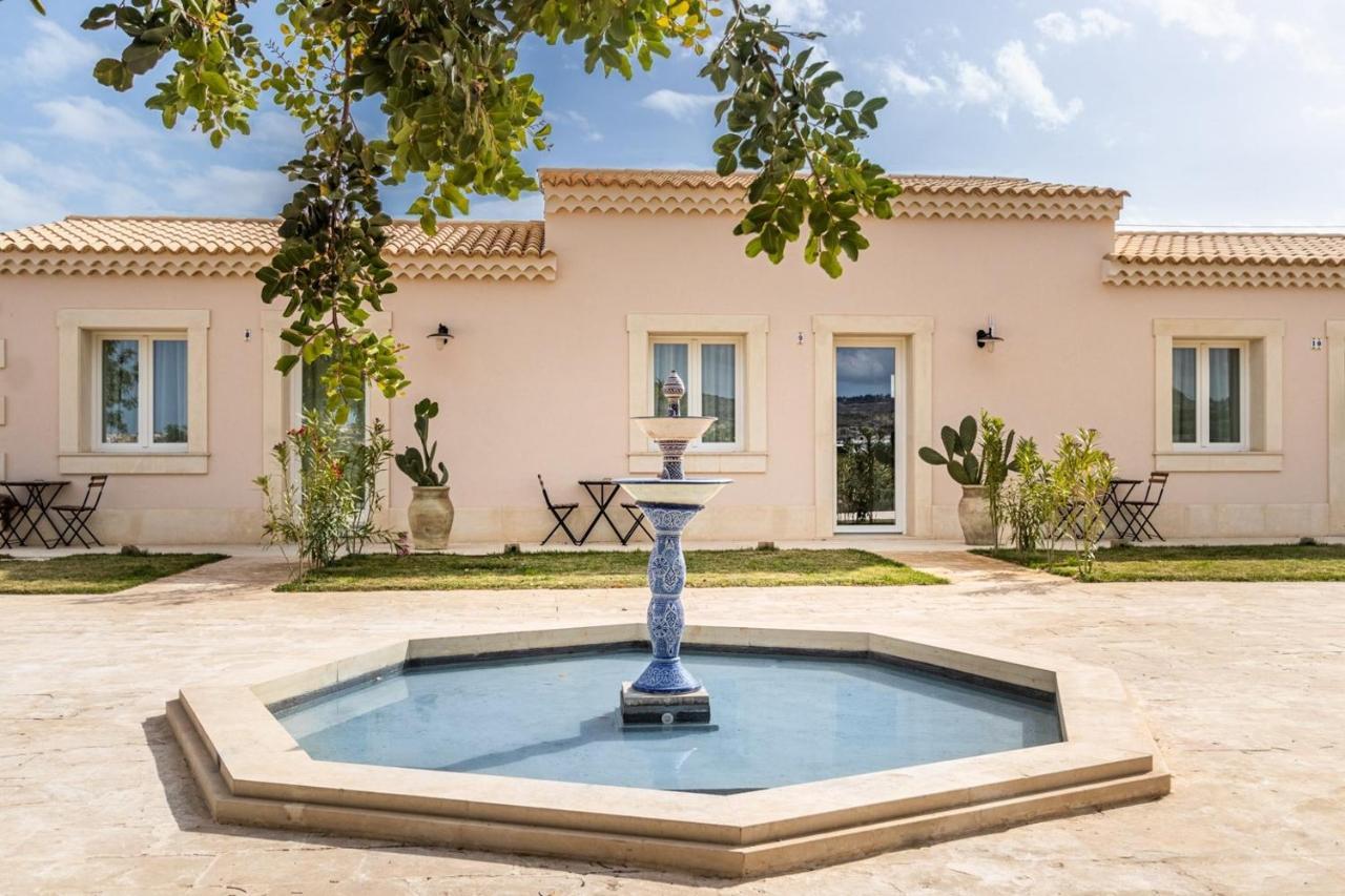 Baglio Genovesi Bed & Breakfast Noto Bagian luar foto