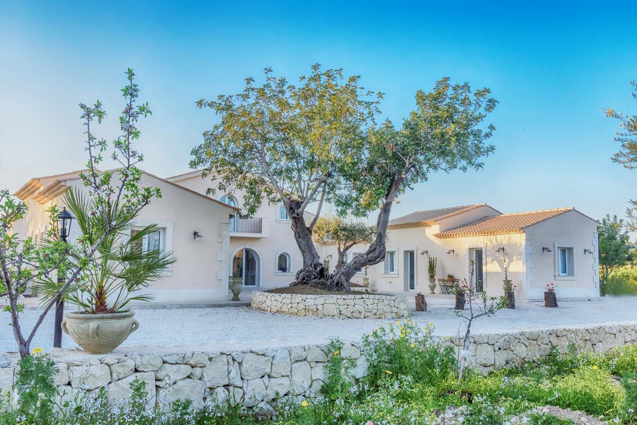 Baglio Genovesi Bed & Breakfast Noto Bagian luar foto