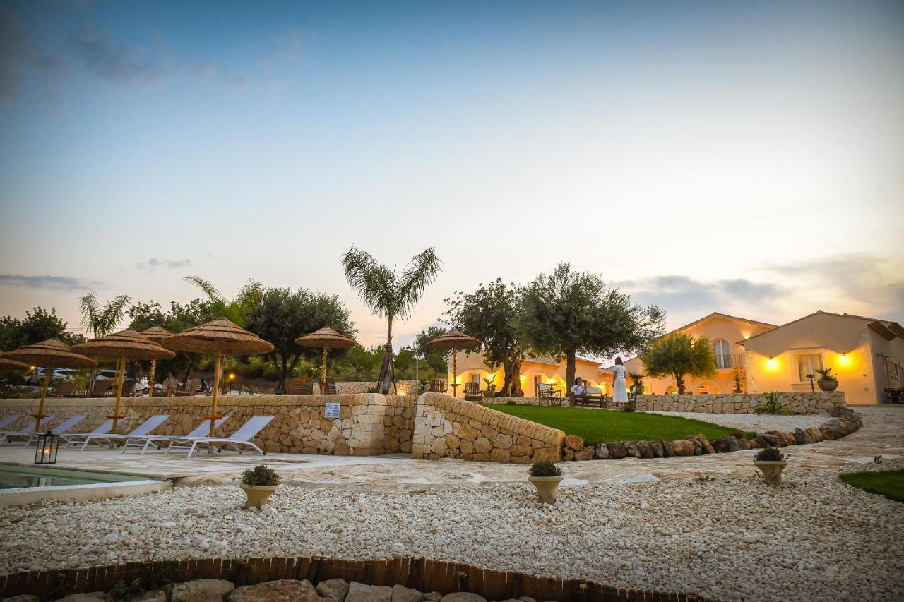 Baglio Genovesi Bed & Breakfast Noto Bagian luar foto