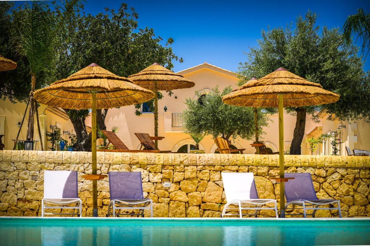 Baglio Genovesi Bed & Breakfast Noto Bagian luar foto