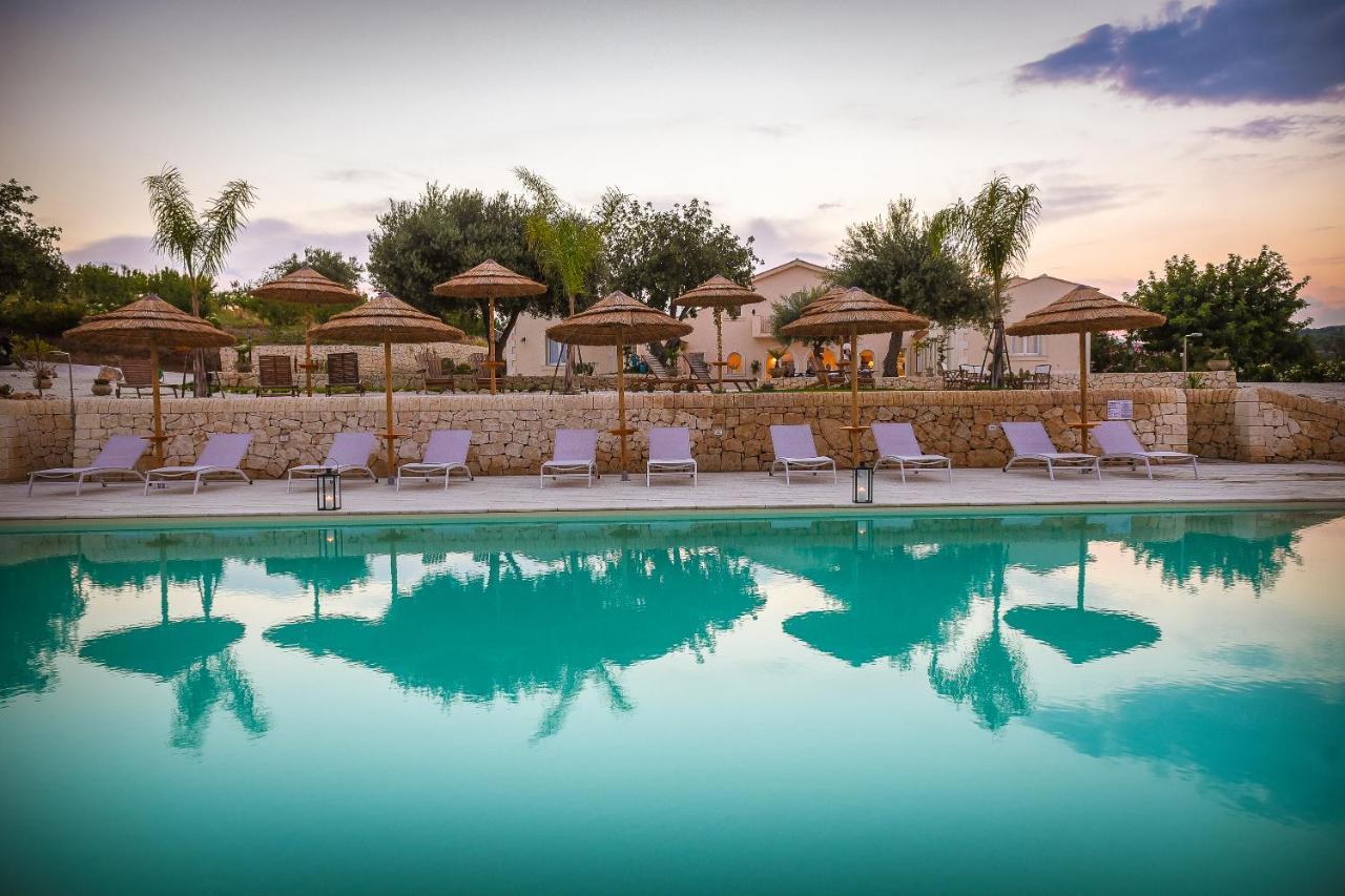 Baglio Genovesi Bed & Breakfast Noto Bagian luar foto