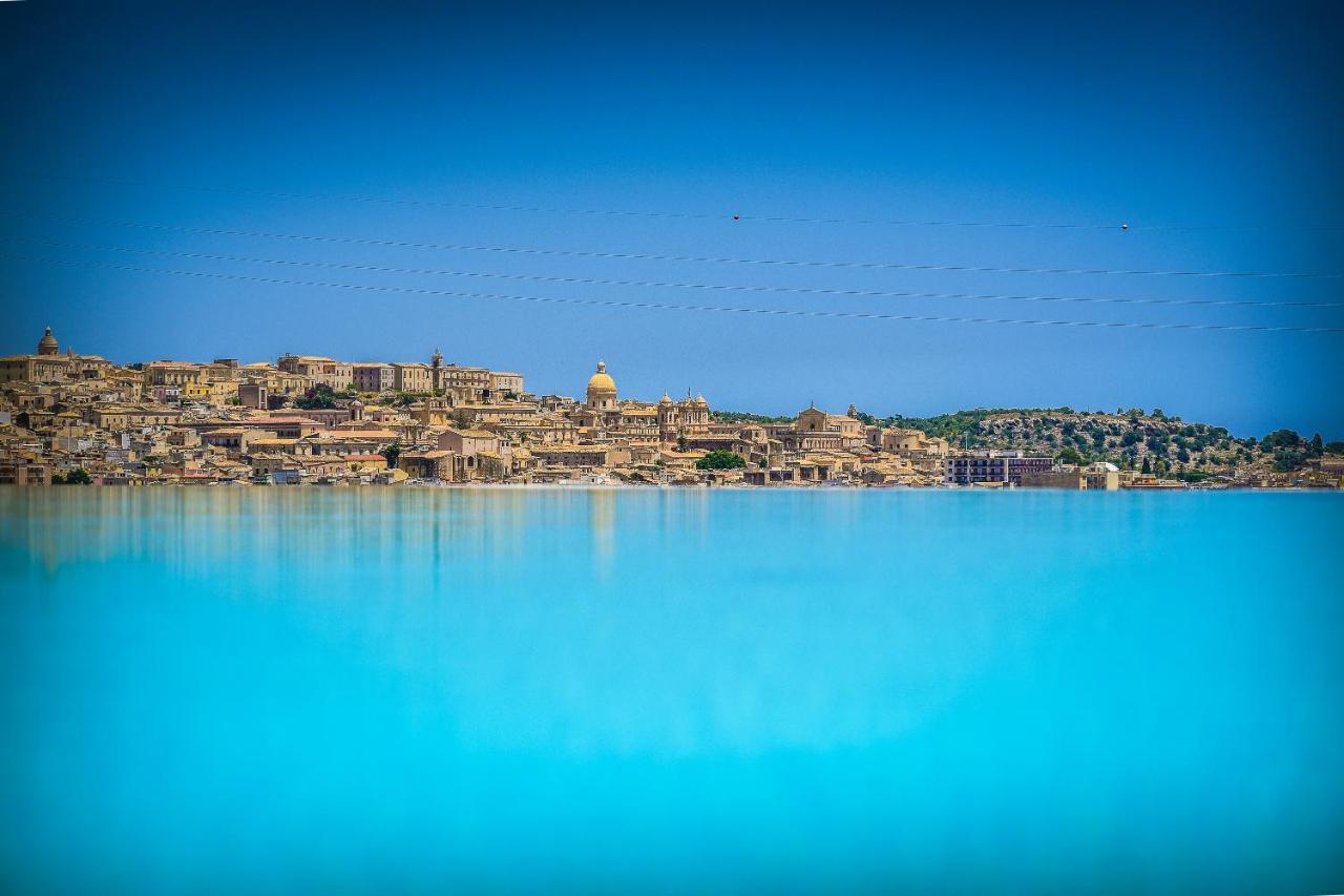 Baglio Genovesi Bed & Breakfast Noto Bagian luar foto